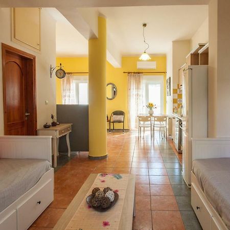 Evelia Apartment Galatas  Luaran gambar