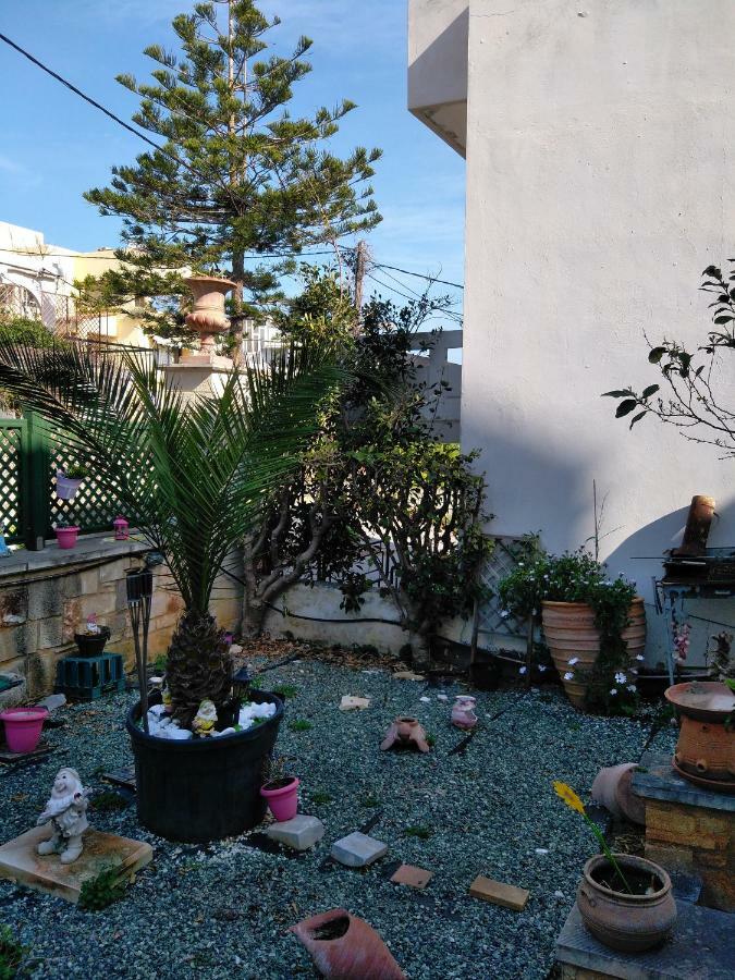 Evelia Apartment Galatas  Luaran gambar