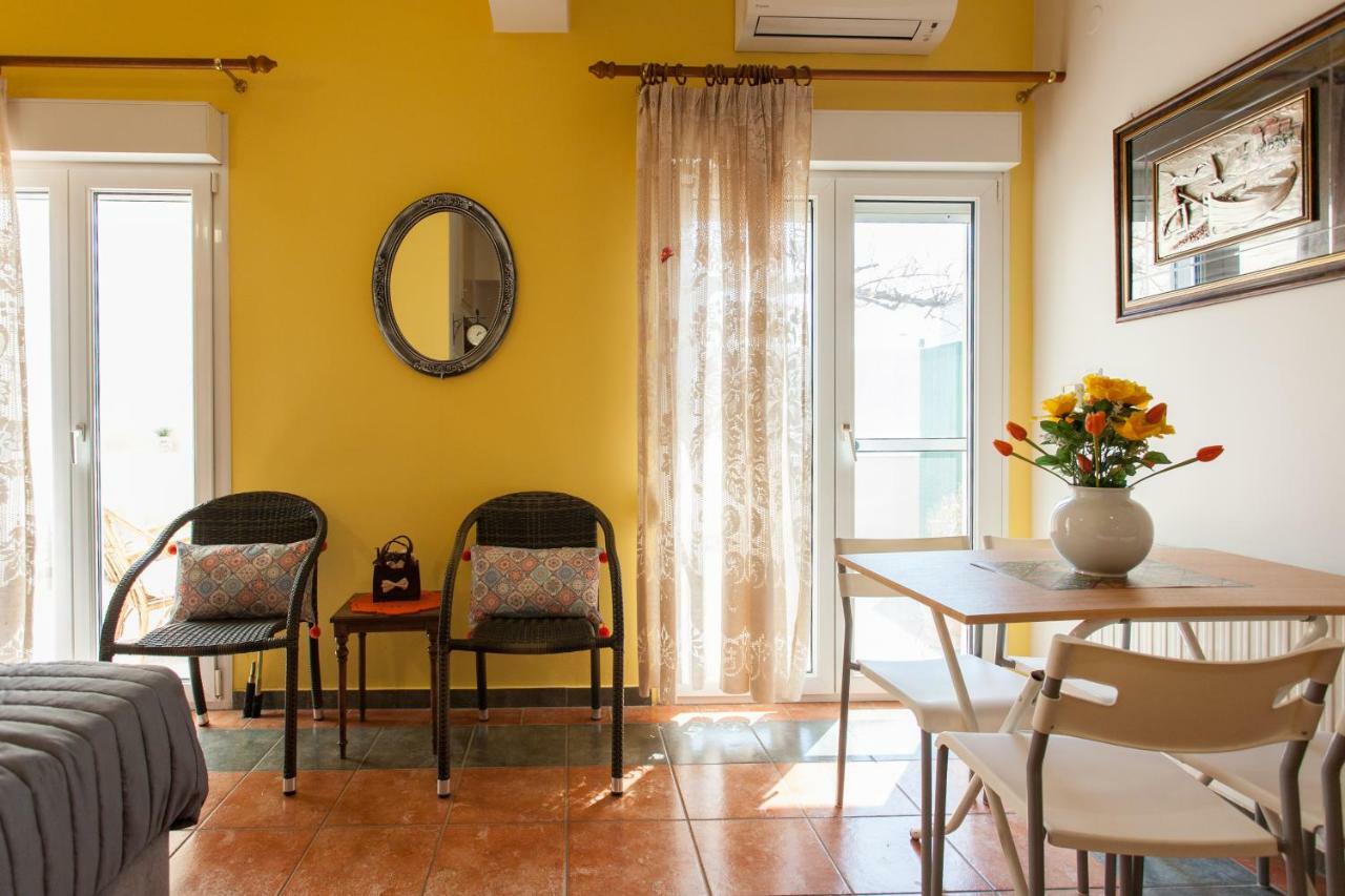 Evelia Apartment Galatas  Luaran gambar
